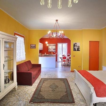 Attico Incerpi, Terrazza Sui Tetti Di Montecatini Terme Apartment Luaran gambar