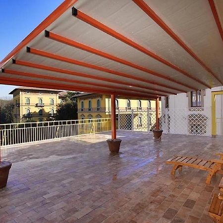 Attico Incerpi, Terrazza Sui Tetti Di Montecatini Terme Apartment Luaran gambar