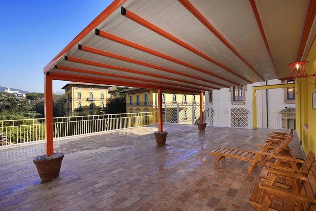 Attico Incerpi, Terrazza Sui Tetti Di Montecatini Terme Apartment Luaran gambar